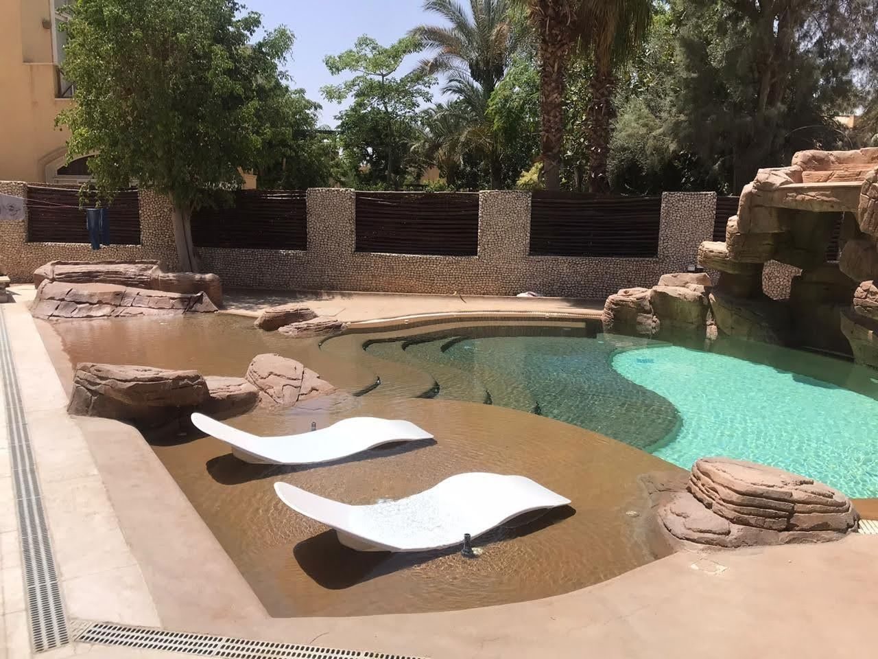 Beach-entry pool with in-water loungers